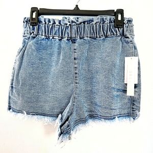 NWT Tinseltown High Waist Medium Wash Denim Stretchy Waist Fringe Edge Shorts